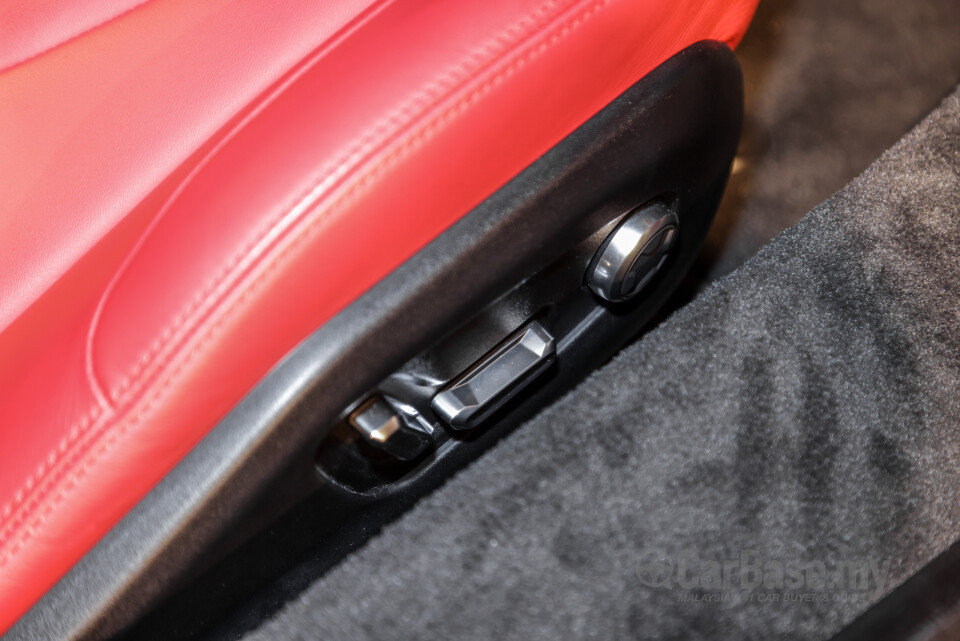 Lotus Emira Type 131 (2022) Interior