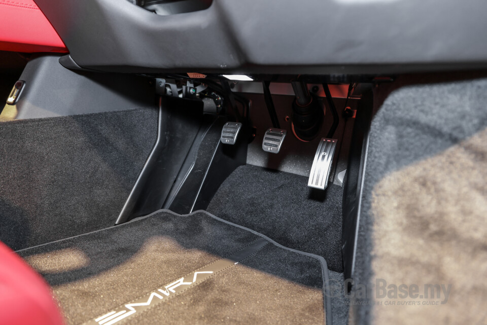 Lotus Emira Type 131 (2022) Interior