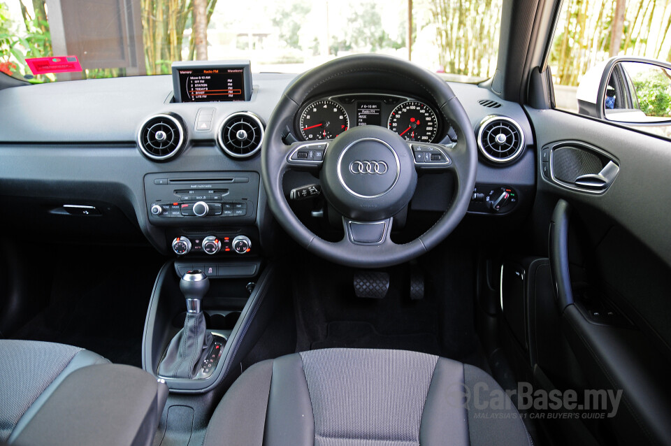 Proton Exora Mk1 RC (2019) Interior