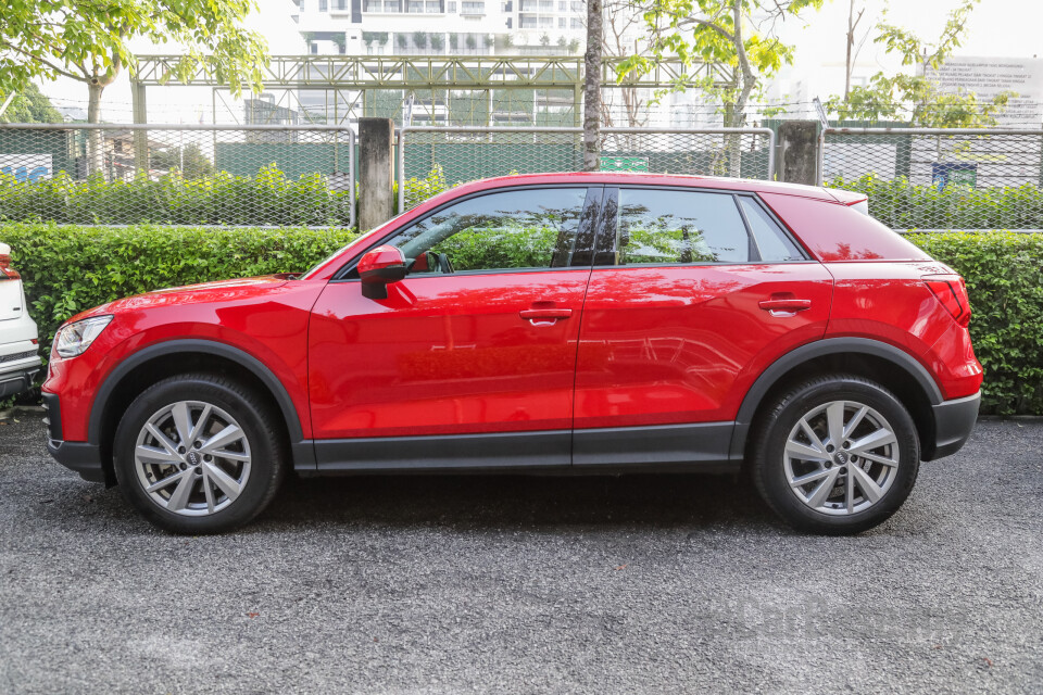 Toyota C-HR Mk1 (2018) Exterior