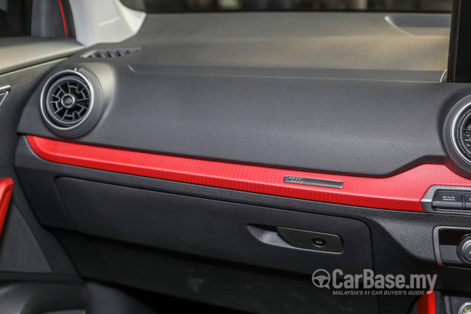 Audi Q2 Mk1 (2019) Interior