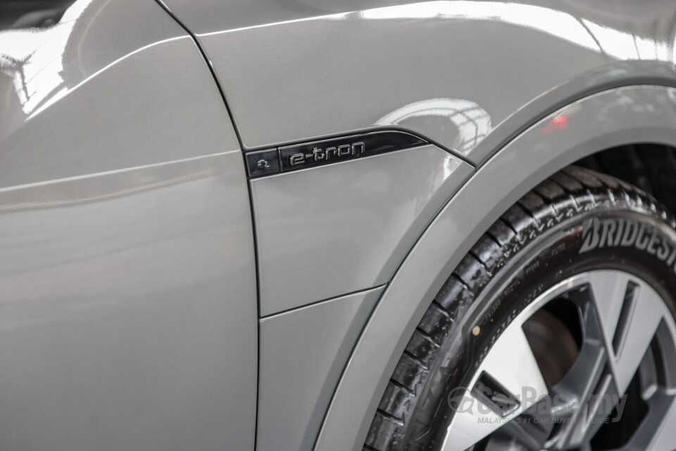 Audi Q8 e-tron Mk1 (2023) Exterior