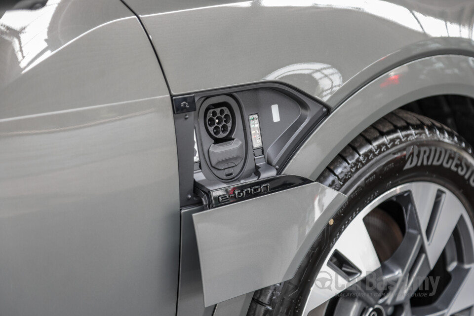 Audi Q8 e-tron Mk1 (2023) Exterior