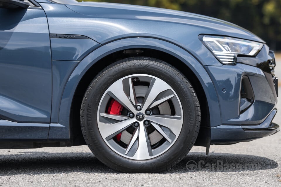 Audi Q8 e-tron Mk1 (2023) Exterior