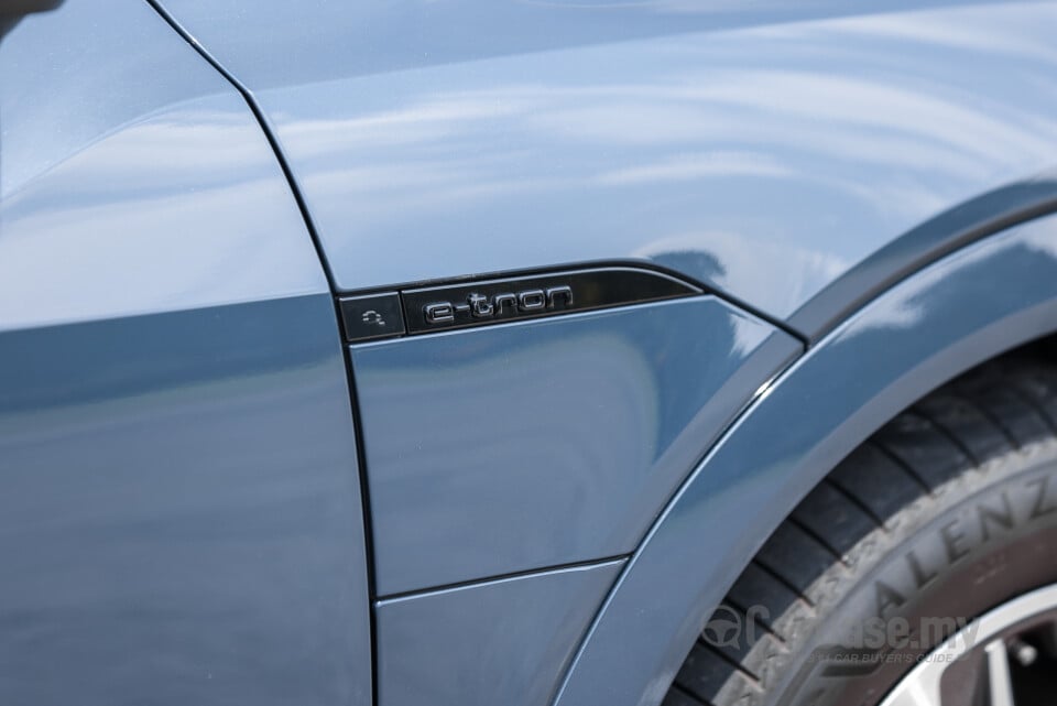 Audi Q8 e-tron Mk1 (2023) Exterior