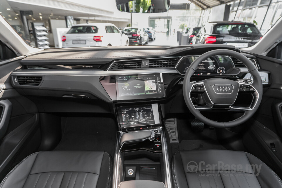 Audi Q8 e-tron Mk1 (2023) Interior