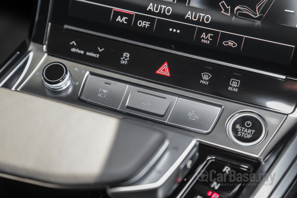 Audi Q8 e-tron Mk1 (2023) Interior