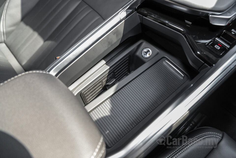Audi Q8 e-tron Mk1 (2023) Interior