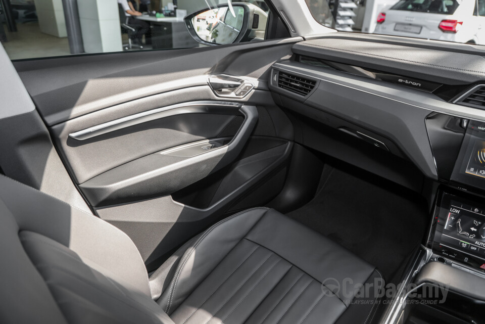 Audi Q8 e-tron Mk1 (2023) Interior