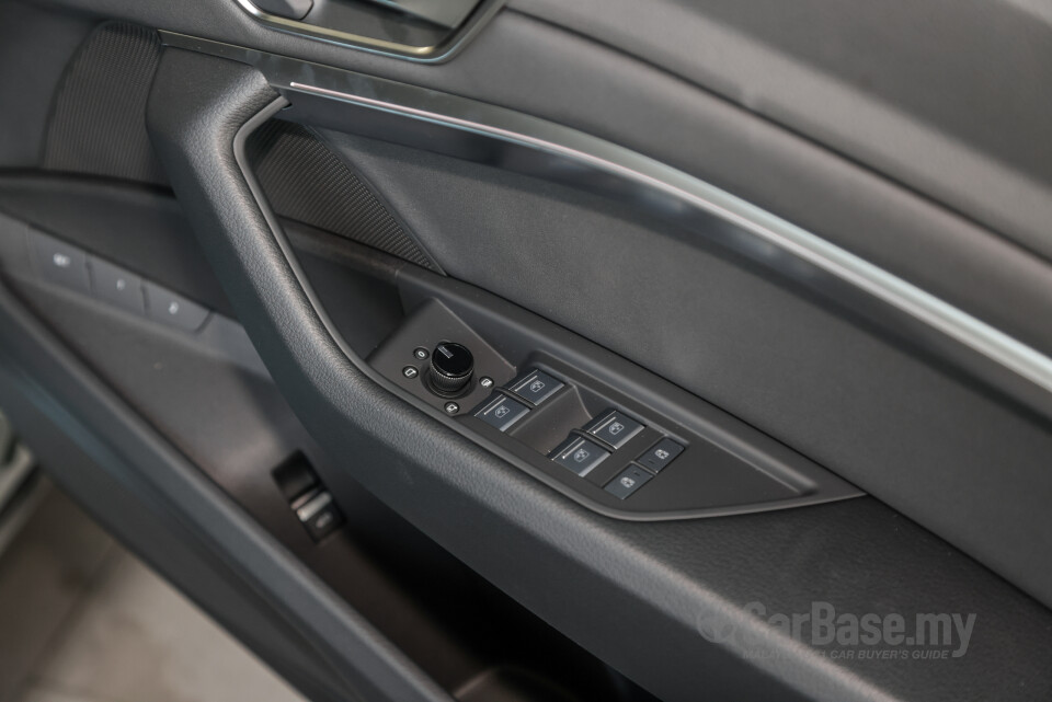 Audi Q8 e-tron Mk1 (2023) Interior