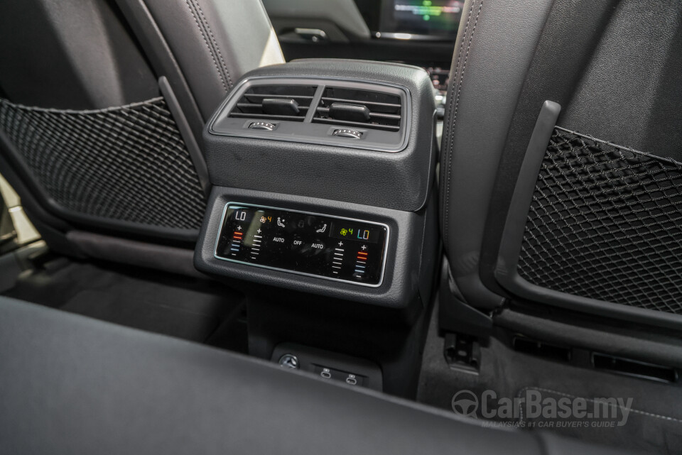 Audi Q8 e-tron Mk1 (2023) Interior
