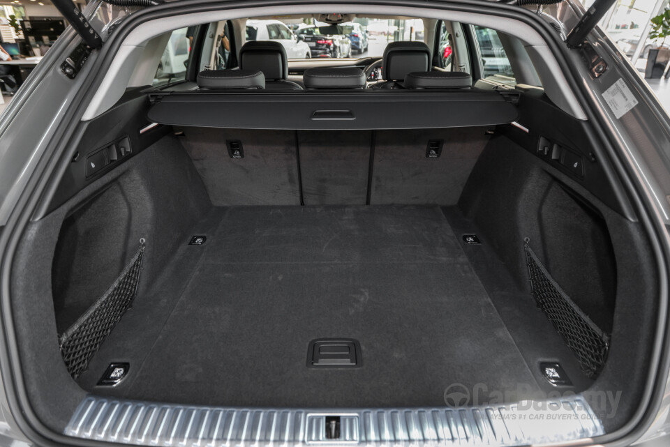 Audi Q8 e-tron Mk1 (2023) Interior
