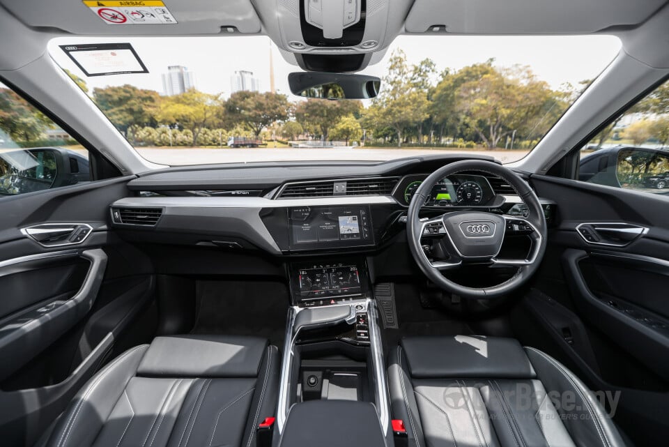 Audi Q8 e-tron Mk1 (2023) Interior