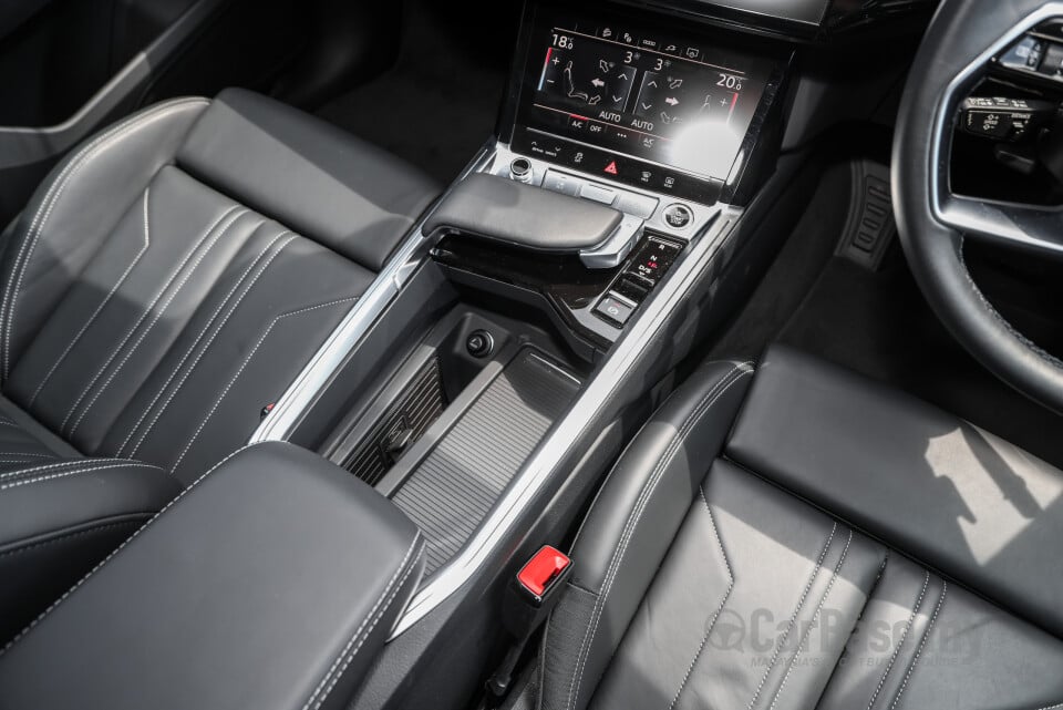 Audi Q8 e-tron Mk1 (2023) Interior