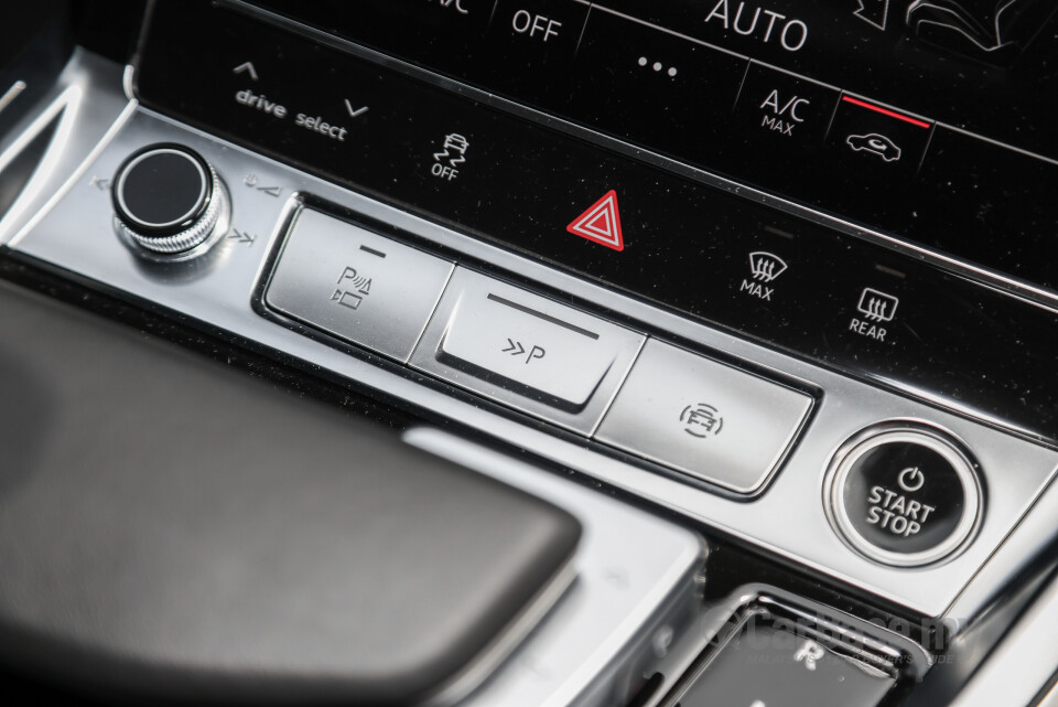 Audi Q8 e-tron Mk1 (2023) Interior