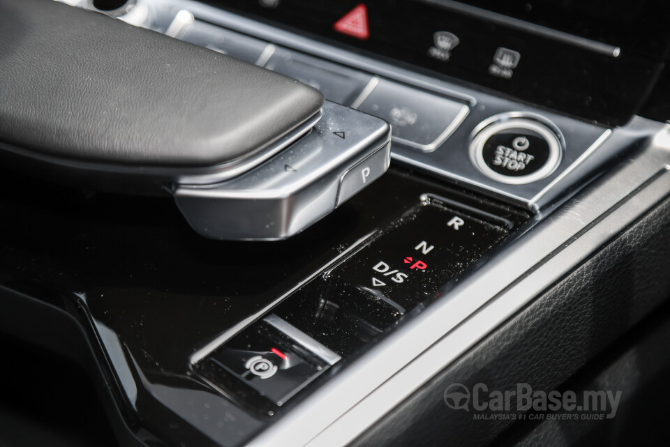 Audi Q8 e-tron Mk1 (2023) Interior