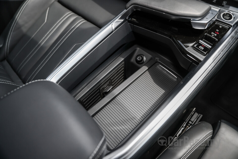 Audi Q8 e-tron Mk1 (2023) Interior