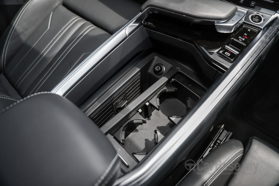 Audi Q8 e-tron Mk1 (2023) Interior