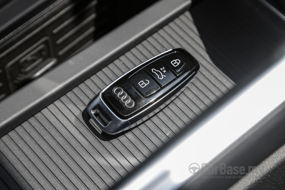Audi Q8 e-tron Mk1 (2023) Interior
