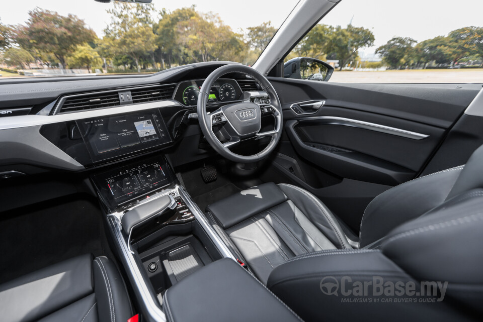 Audi Q8 e-tron Mk1 (2023) Interior