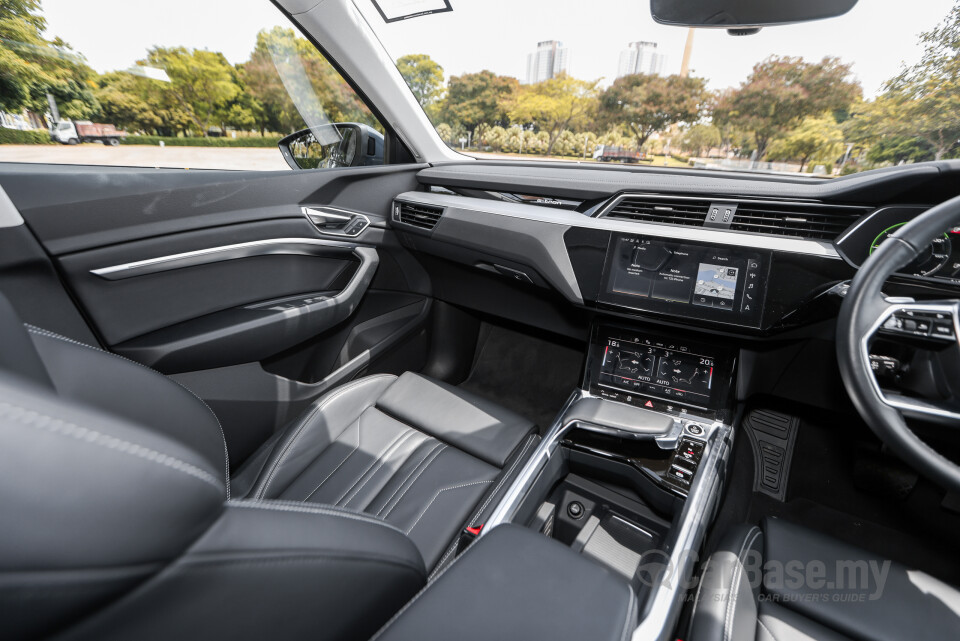 Audi Q8 e-tron Mk1 (2023) Interior