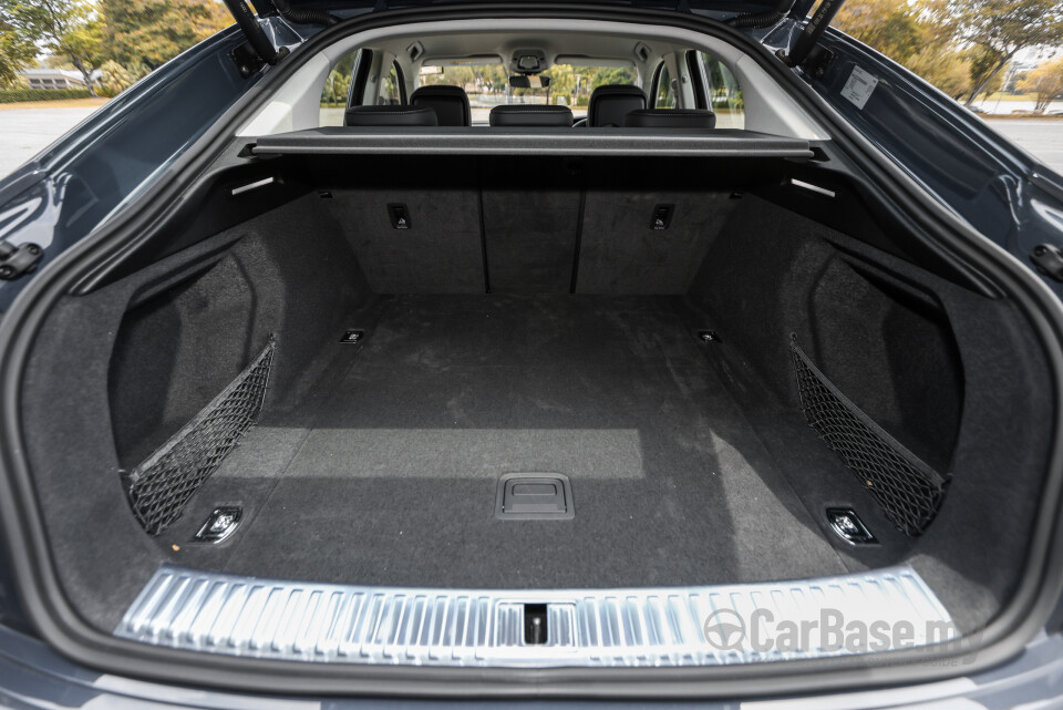 Audi Q8 e-tron Mk1 (2023) Interior