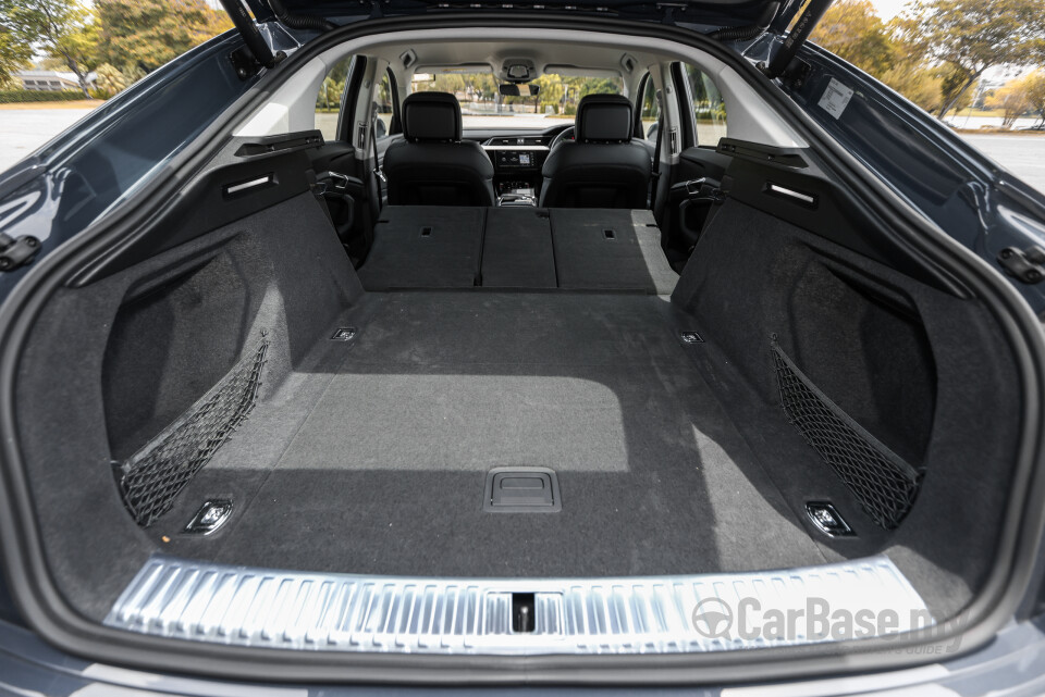 Audi Q8 e-tron Mk1 (2023) Interior