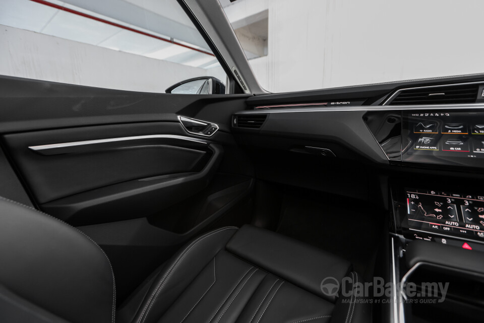 Audi Q8 e-tron Mk1 (2023) Interior