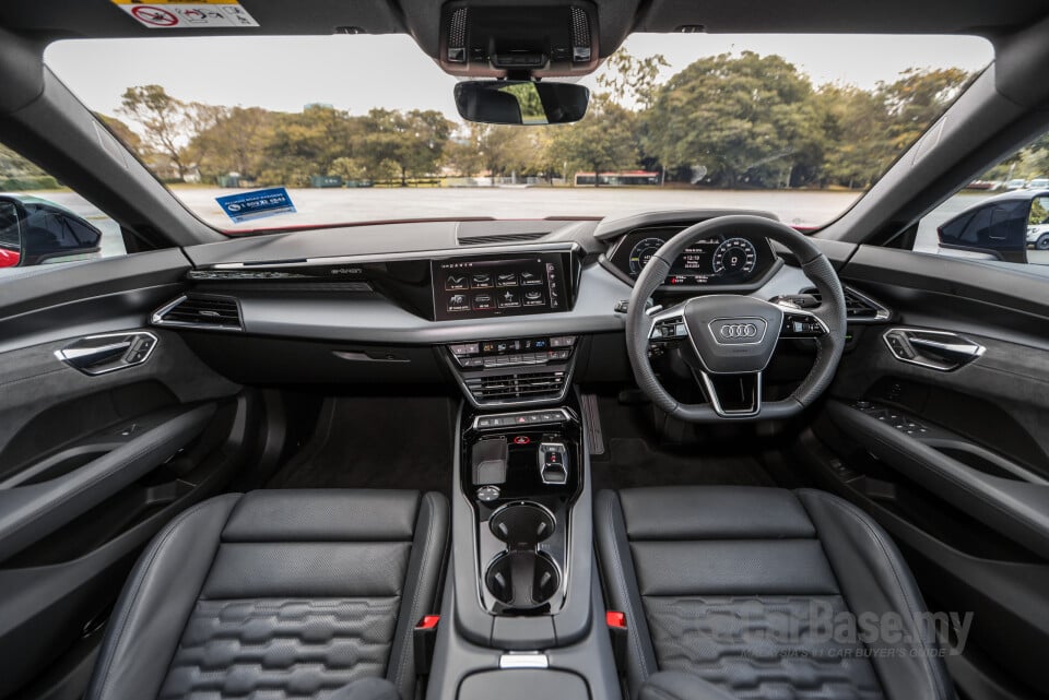 Audi e-tron GT Mk1 (2023) Interior