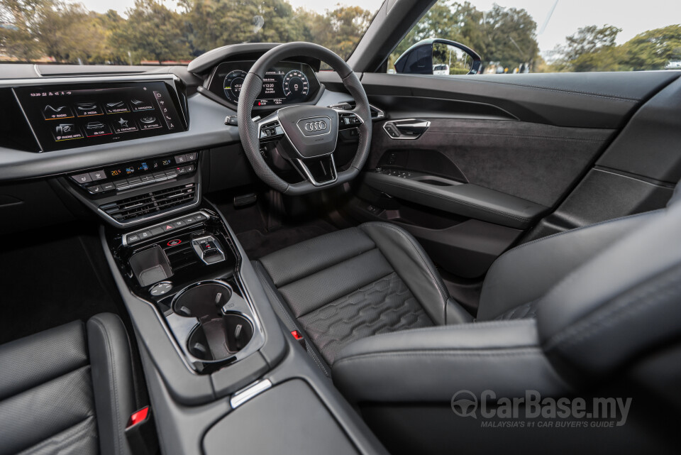 Audi e-tron GT Mk1 (2023) Interior