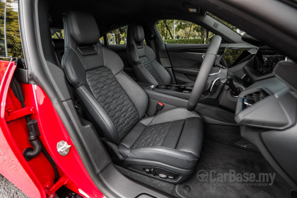 Audi e-tron GT Mk1 (2023) Interior