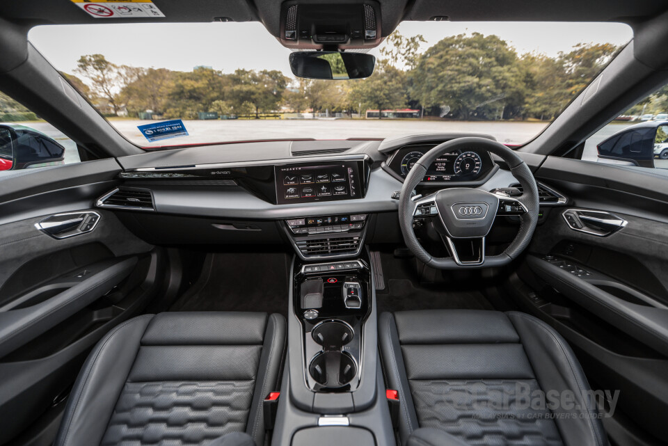 Audi e-tron GT Mk1 (2023) Interior