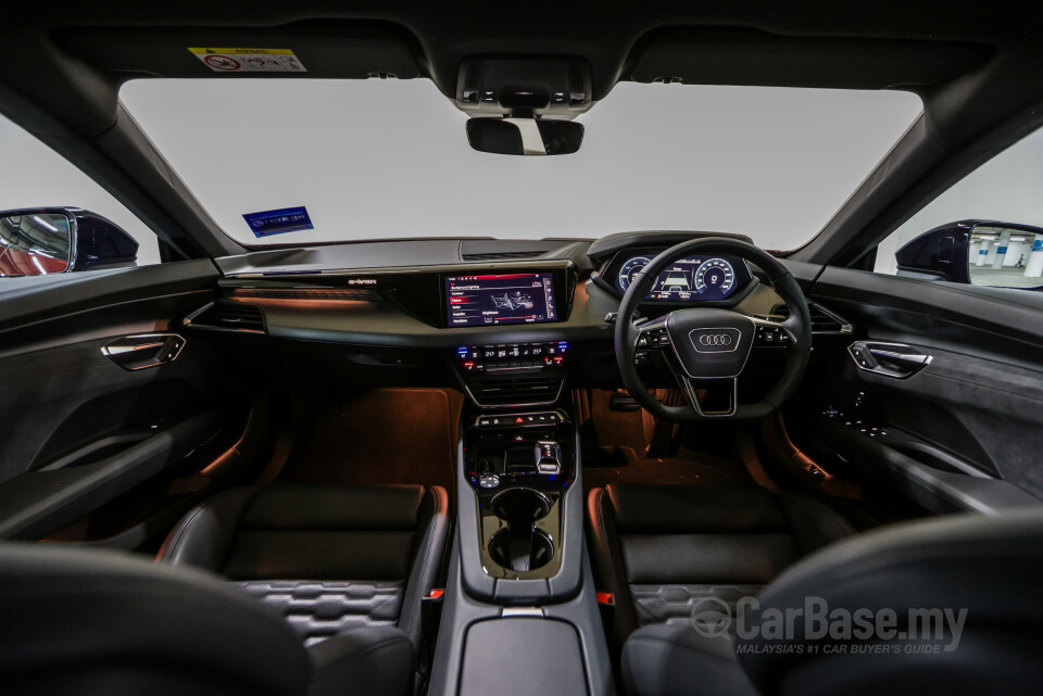 Audi e-tron GT Mk1 (2023) Interior