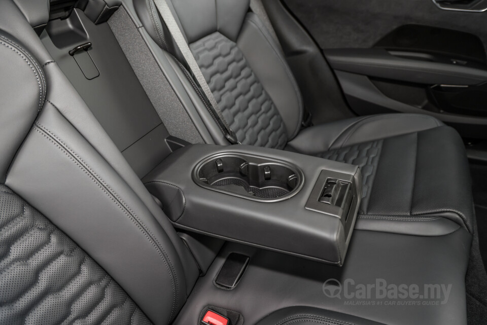 Audi e-tron GT Mk1 (2023) Interior