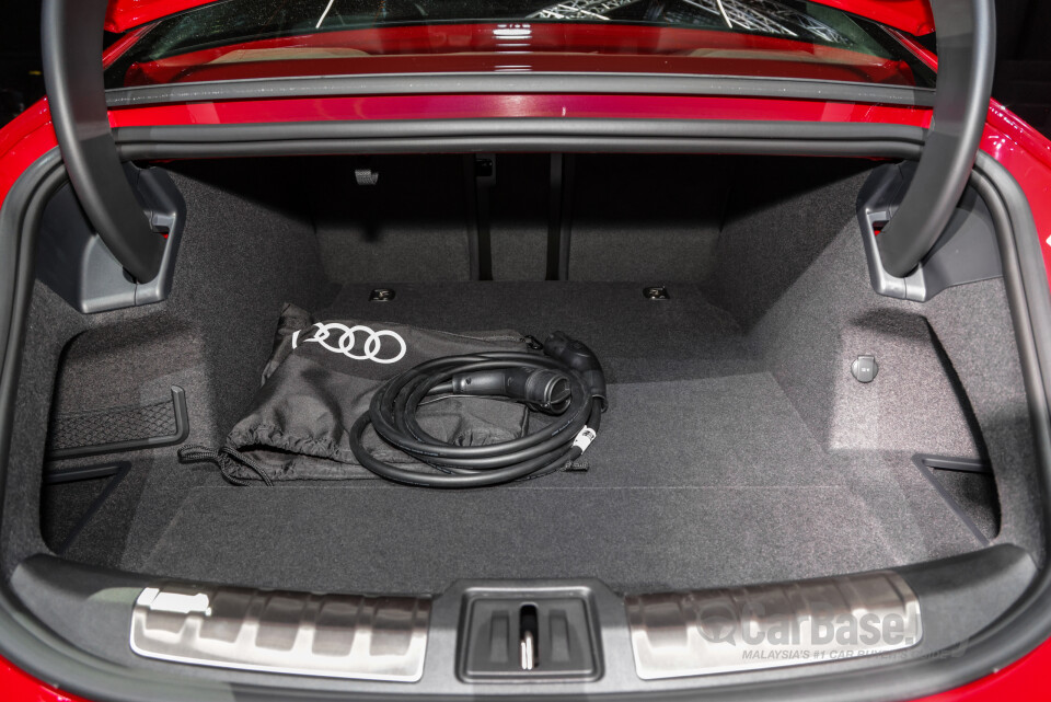 Audi e-tron GT Mk1 (2023) Interior