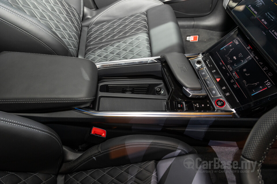 Audi SQ8 e-tron Mk1 (2024) Interior