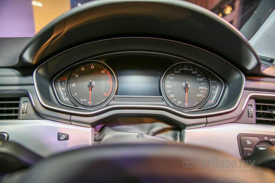 Toyota Fortuner AN160 (2016) Interior