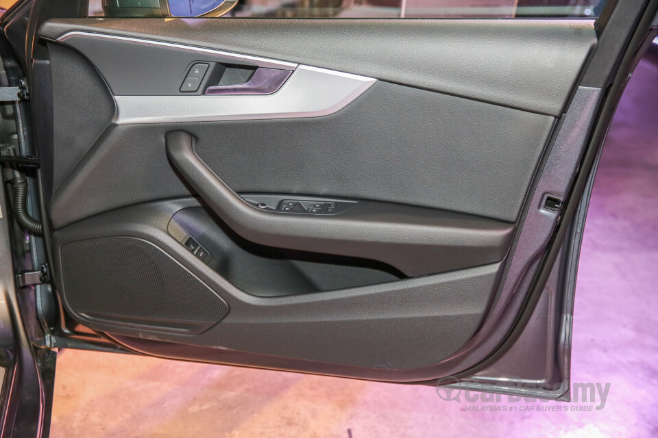 Toyota Fortuner AN160 (2016) Interior