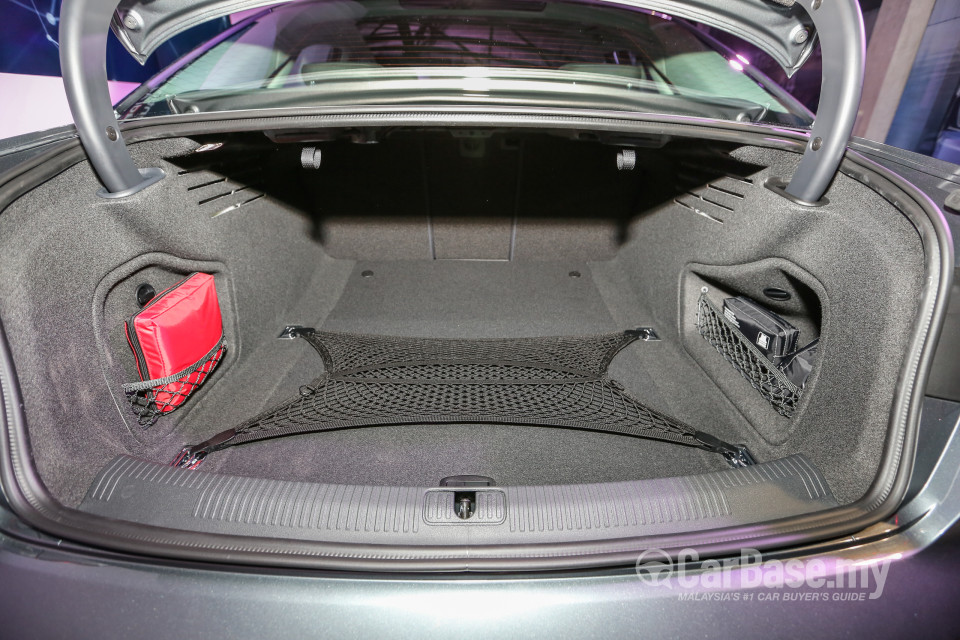Audi A4 B9 (2016) Interior