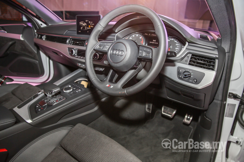 Audi A4 B9 (2016) Interior