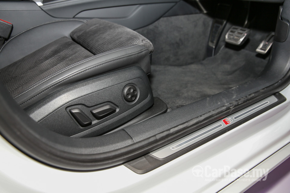 Audi A4 B9 (2016) Interior