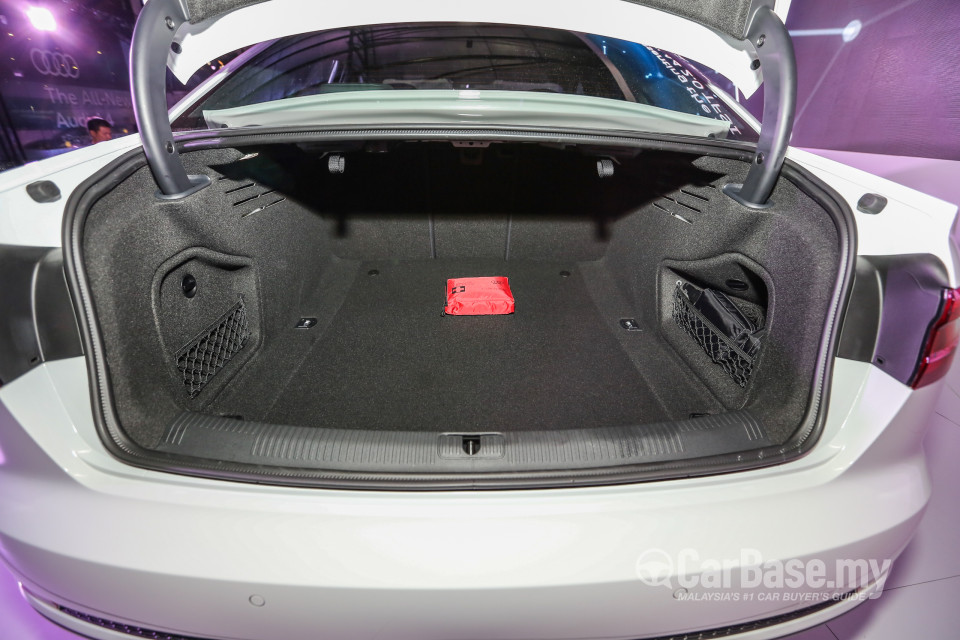 Audi A4 B9 (2016) Interior