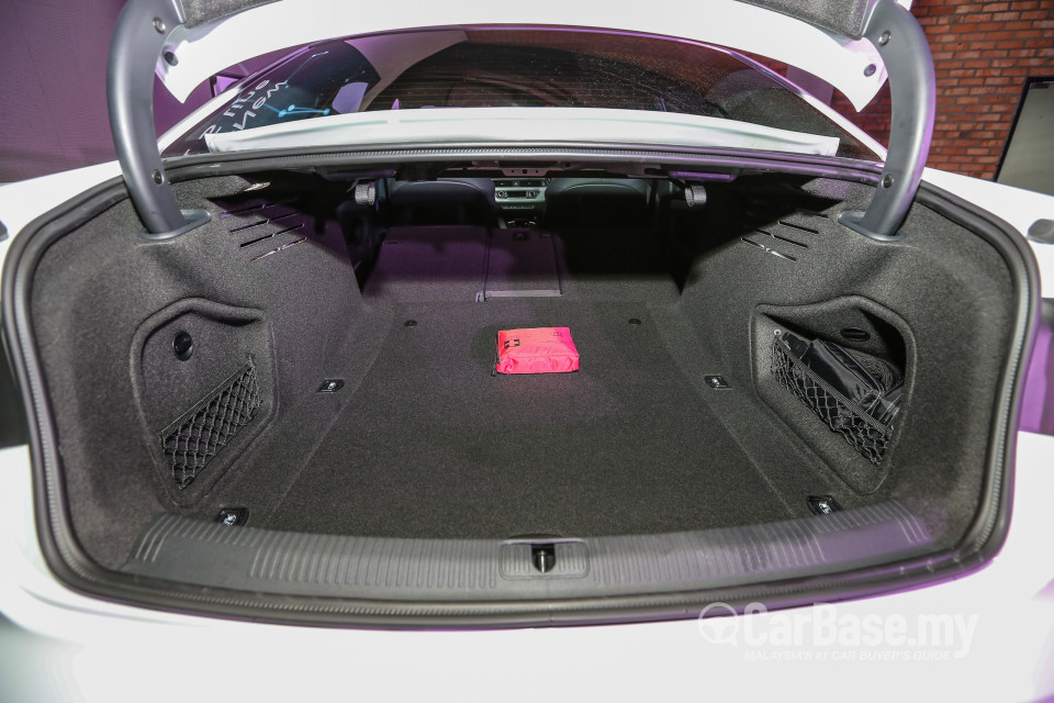 Audi A4 B9 (2016) Interior