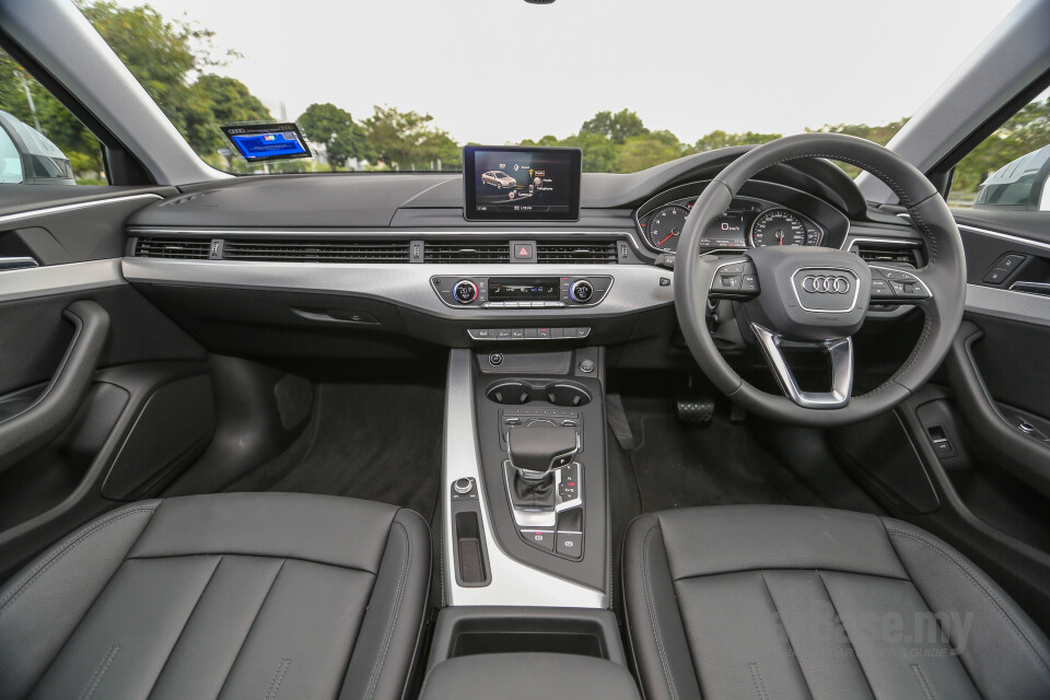 Toyota C-HR Mk1 (2018) Interior