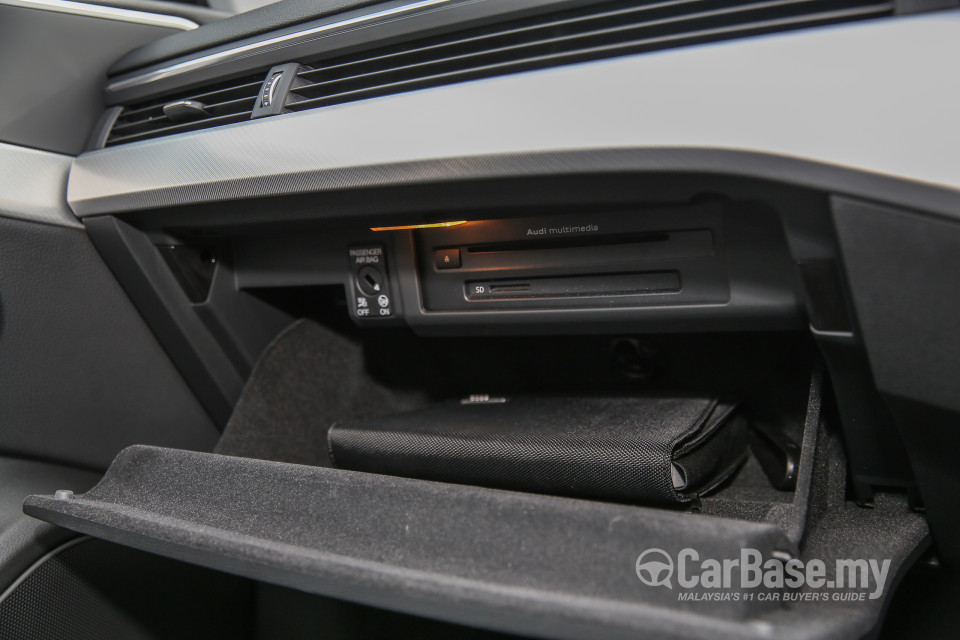 Audi A4 B9 (2016) Interior