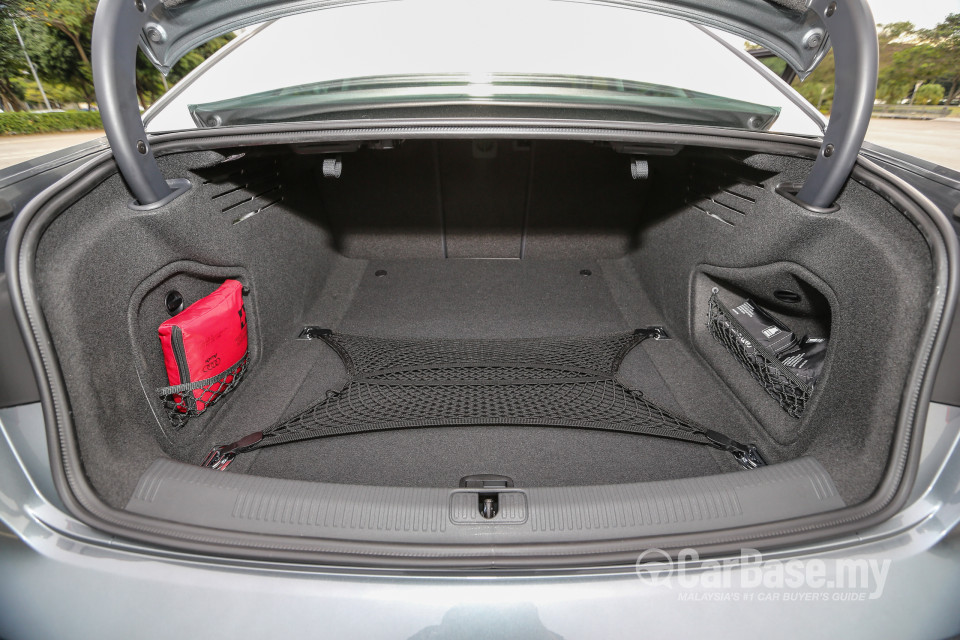 Audi A4 B9 (2016) Interior