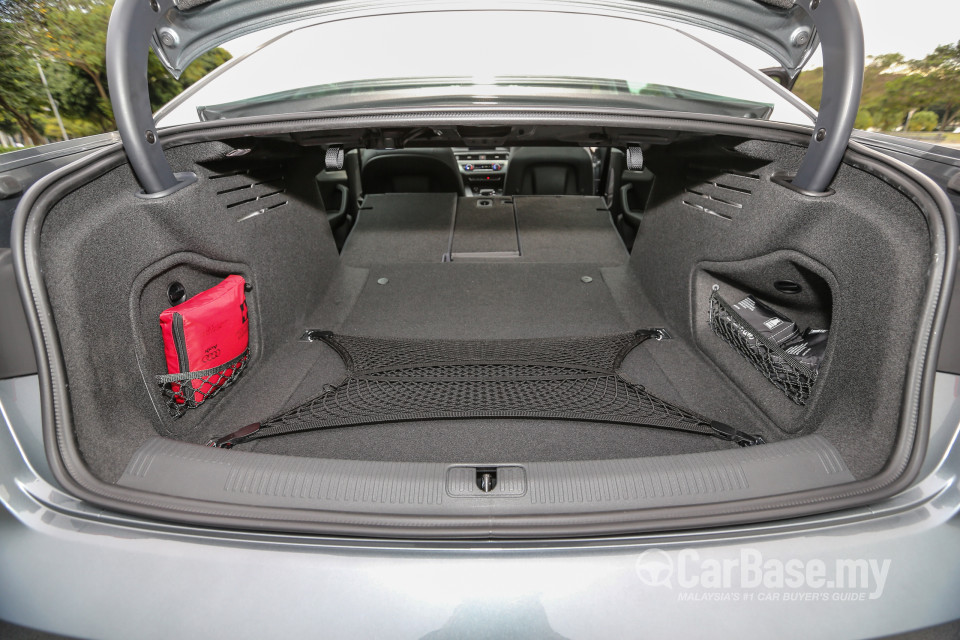 Audi A4 B9 (2016) Interior