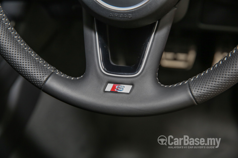 Audi A4 B9 (2016) Interior