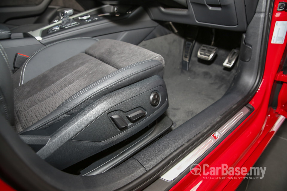Audi A4 B9 (2016) Interior