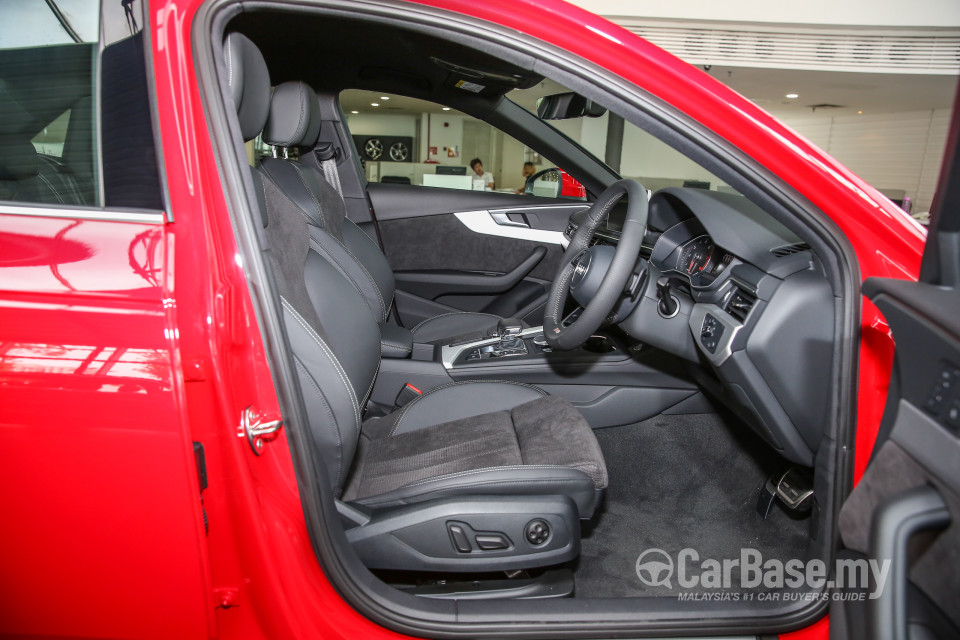 Audi A4 B9 (2016) Interior